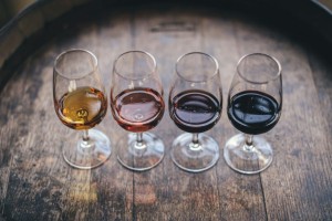 Βγαίνουμε στα καλύτερα wine bars του κέντρου της Αθήνας