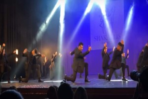 Εθνική ανατριχίλα: Η χορογραφία του ζεϊμπέκικου που έχει «ρίξει» το Youtube (video)