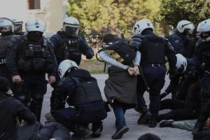 Νομική: Επιχείρηση της αστυνομίας για την εκκένωση της που τελεί υπό κατάληψη υπέρ της Παλαιστίνης