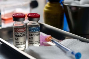 Απόσυρση AstraZeneca: Τι θα συμβεί με όσους έκαναν το συγκεκριμένο εμβόλιο κατά του covid