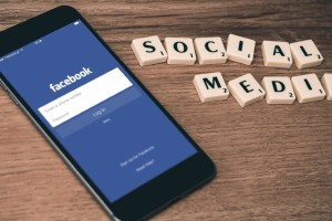 Προβλήματα και καθυστερήσεις σε Facebook και Messenger - Τι αντιμετωπίζουν οι χρήστες 