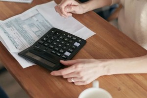 Ανοίγει η αυλαία για τις «αυτόματες» φορολογικές δηλώσεις 1,3 εκατ. φορολογούμενων: Τα 13 πράγματα που πρέπει να ξέρουμε