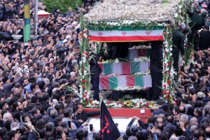 Ιράν: Θρήνος στην κηδεία του ιρανού προέδρου Εμπραχίμ Ραΐσι - Χιλιάδες στους δρόμους στην Ταμπρίζ (video)