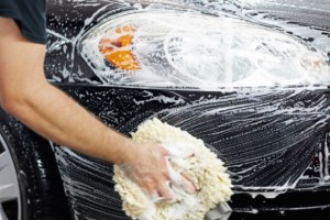Αυτοκίνητο λαμπίκο: Σου βρήκαμε το κόλπο να το πλύνεις μόνος - Το μυστικό κρύβεται στα...