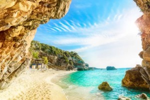 Ελληνικός επίγειος παράδεισος: Ένα νησάκι που δε γνωρίζουν πολλοί αλλά η φύση του δώρισε απέραντη ομορφιά