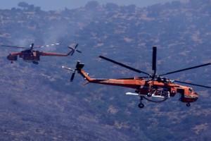 Μεγάλη φωτιά στην Κερατέα: Σηκώθηκαν ελικόπτερα - Μήνυμα από το «112» για εκκένωση προς Ανάβυσσο