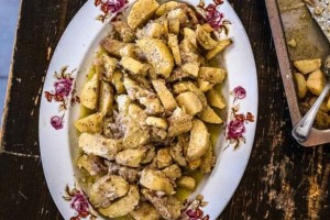 Απίστευτη συνταγή χωρίς λάδι: Πατάτες φούρνου με ταχινολέμονο