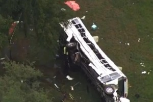 Τραγωδία στις ΗΠΑ: Τουλάχιστον 8 νεκροί σε τροχαίο με λεωφορείο στη Φλόριντα (video)