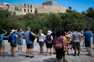 «Κανόνι» από την FTI: Στην Ελλάδα βρίσκονται αυτή τη στιγμή 7.500 τουρίστες - Χρέη €1,8 εκατ. σε 300 ξενοδοχεία
