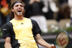 Μέγας Τσιτσιπάς: Με ανατροπή πήρε την πρόκριση για τα προημιτελικά του Roland Garros