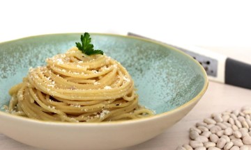 Με λάδι και πιπέρι: Η μυστική συνταγή για μακαρόνια ακόμα και σκέτα