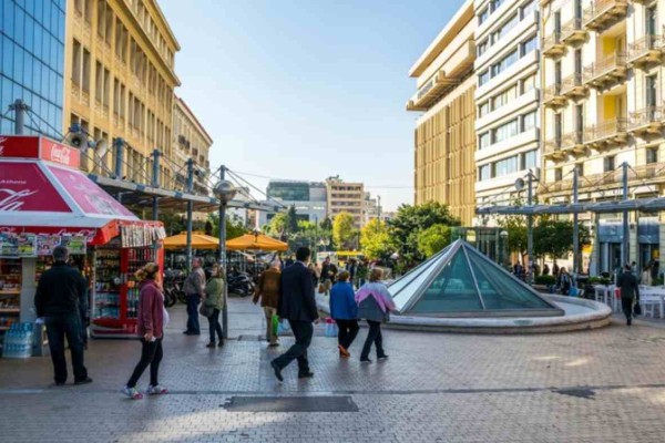 Κορωνοϊός: Συνεχίζει να «βράζει» το κέντρο της Αθήνας - Σε αυτές τις ηλικίες αυξήθηκαν τα κρούσματα