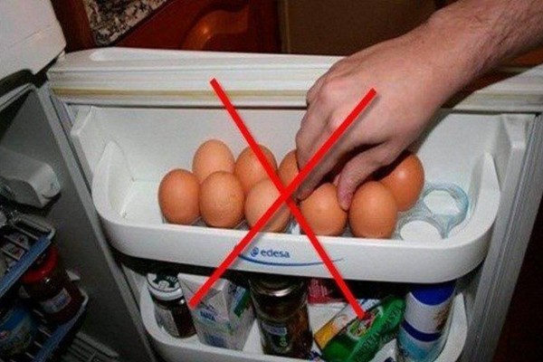 Για ποιο λόγο δεν πρέπει να βάζετε ποτέ τα αυγά στο ψυγείο!