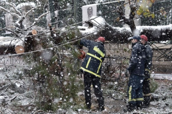 ΔΕΗ: Μέχρι το απόγευμα θα αποκατασταθεί το μεγαλύτερο μέρος ζημιών