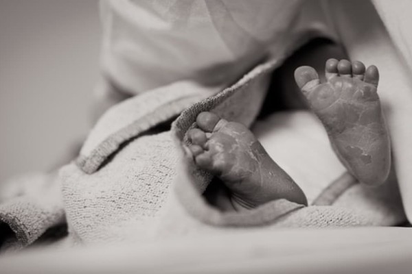 Φρικιαστικό έγκλημα: 21χρονη μητέρα έπνιξε το 8 μηνών μωρό της!