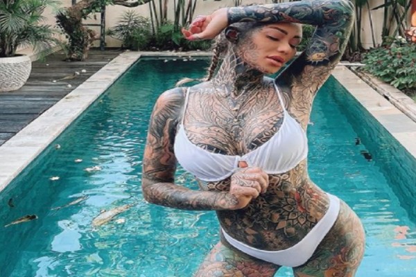 Γυναικείο σώμα καμβάς - 33χρονη έχει καλύψει το 95% του κορμιού της με τατουάζ (photos)