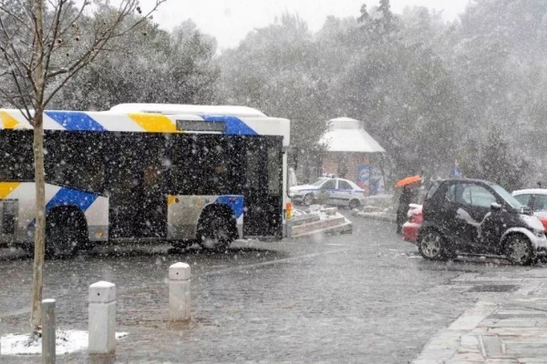 Κακοκαιρία Μήδεια: «Φρένο» στις συγκοινωνίες της Αθήνας - Χωρίς λεωφορεία και Ηλεκτρικό η Αττική
