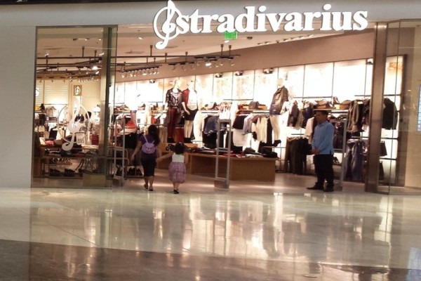 Stradivarius: Δερμάτινο παντελόνι σε εκπληκτική τιμή - Προλάβετε πριν βγει sold out