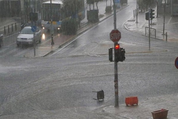 Κακοκαιρία στην Αττική - Σφοδρή βροχόπτωση σε πολλές περιοχές!