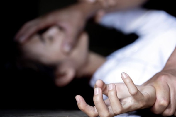 Φρίκη στο Μενίδι: Άνδρες μέθυσαν και βίασαν δύο ανήλικες κοπέλες - Σε τι κατάσταση βρίσκονται 