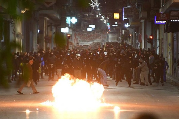 Συναγερμός στη Θεσσαλονίκη: Επεισόδια και ρίψη χημικών από την Αστυνομία