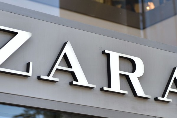 Zara: Απογειώστε τις καλοκαιρινές σας εμφανίσεις με αυτή τη φούστα - Κοστίζει μόνο 19,95€