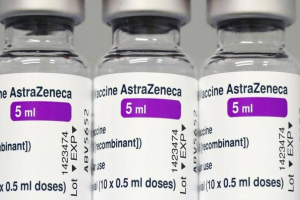 Παππούς έκανε το εμβόλιο της AstraZeneca χωρίς να το καταλάβει και άρχισε να βρίζει!