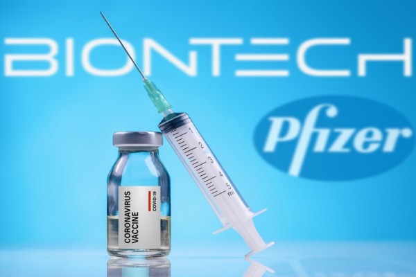 Κορωνοϊός: Συμφωνία «μαμούθ» Ε.Ε. με Pfizer/BioNTech για προμήθεια 1,8 δισ. δόσεων εμβολίου