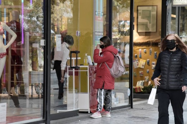 Ξεκινάει το εορταστικό ωράριο- Πώς θα λειτουργήσουν τη Μ. Εβδομάδα