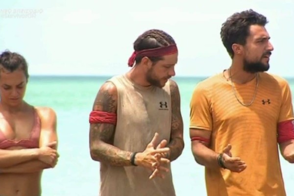 Survivor 4: «Αρπάχτηκαν» Σάκης και Τζέιμς - «Εσύ είσαι το πρόβλημα όλων εδώ μέσα»