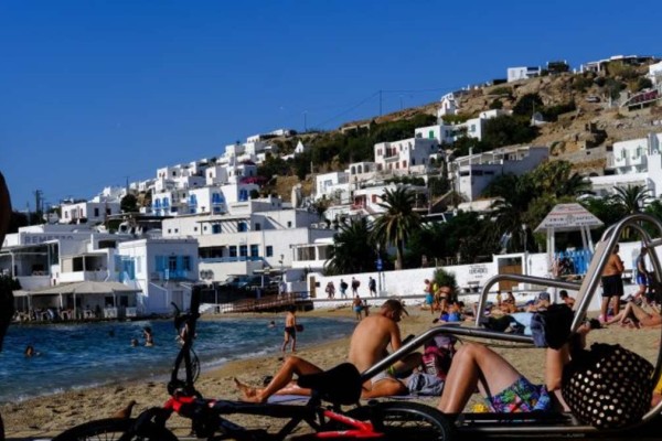 Τουρισμός: Ταξιδιώτες από ΕΕ και 5 ακόμη χώρες θα έρχονται στην Ελλάδα από Δευτέρα