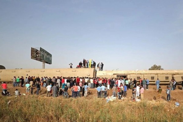 Τραγωδία στην Αίγυπτο: Εκτροχιασμός τρένου με νεκρούς και τραυματίες (Video)