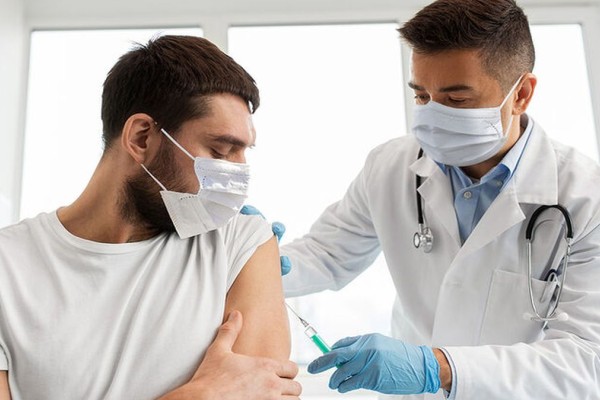 Κορωνοϊός: Πόσο διαρκεί η ανοσία μετά τον εμβολιασμό;