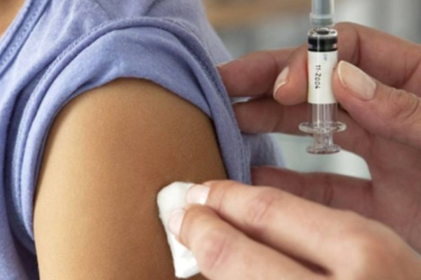 Λαρισαίος γιατρός προτρέπει τον κόσμο να μην κάνουν το εμβόλιο: «Διαταραχές στο ανθρώπινο DNA»