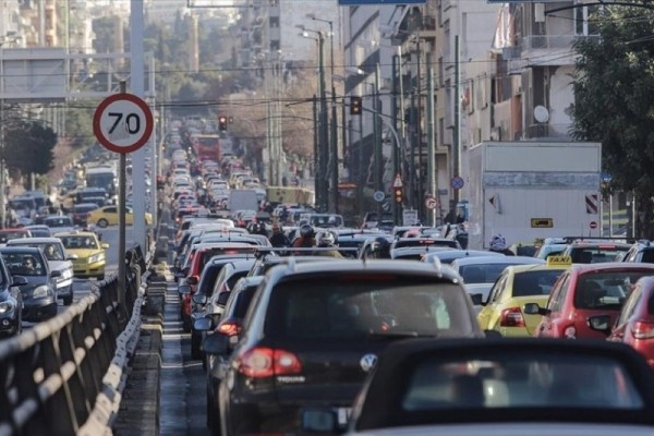 Κυκλοφοριακό κομφούζιο στους δρόμους της Αθήνας - Που επικρατεί μποτιλιάρισμα