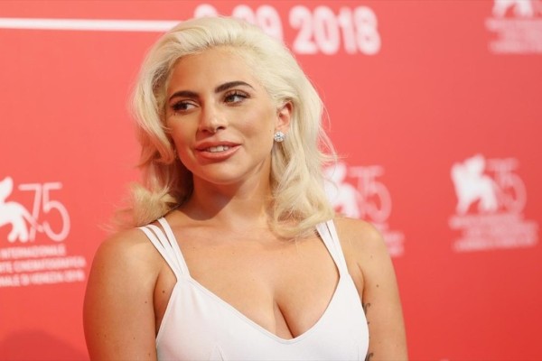 Lady Gaga: Ποζάρει με το μπικίνι της και «ρίχνει» το Instagram