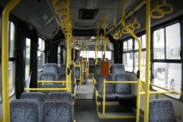 «Παγωμάρα» με νέα καταγγελία: Άνδρας αυνανιζόταν δίπλα σε κοπέλα σε λεωφορείο στο κέντρο της Αθήνας