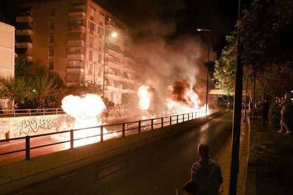 Πάσχα: Είδαν... Ανάσταση Χριστού και το γιόρτασαν σε όλη την Ελλάδα