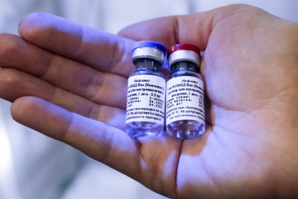 Τουρισμός: Ποια είναι τα μη εγκεκριμένα εμβόλια που επιτρέπουν την είσοδο στη χώρα;