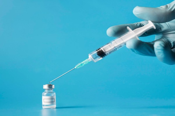 Κορωνοϊος: Κολλάνε και οι εμβολιασμένοι λένε τώρα οι Αμερικανοί - Σε δύο ομάδες τα ραντεβού για τους 18-29