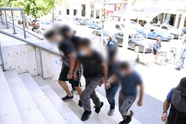 Θεσσαλονίκη: Ελεύθεροι οι τρεις συλληφθέντες για το κορωνοπάρτι στο ΑΠΘ