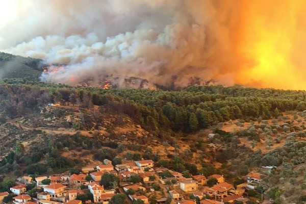 Φωτιά στην Εύβοια - Ποιες περιοχές της Αττικής είναι σε άμεσο κίνδυνο