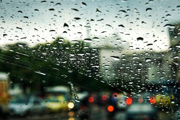 Ο καιρός τρελάθηκε: Βροχές και καταιγίδες σήμερα, έρχονται 40άρια από βδομάδα – Τι λέει ο Γιάννης Καλλιάνος