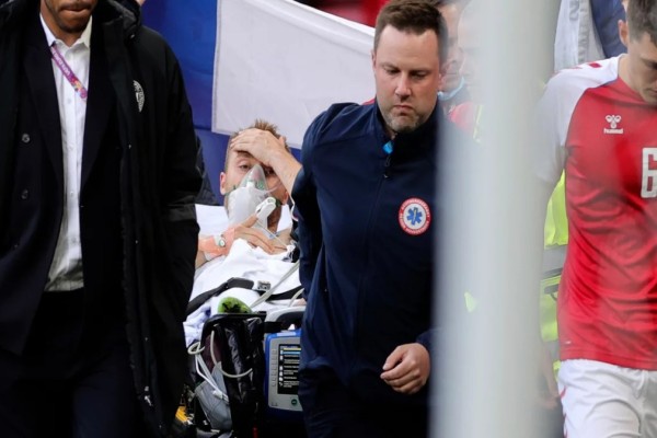 Έρικσεν - UEFA: Στο νοσοκομείο και σε σταθερή κατάσταση η υγεία του ποδοσφαιριστή - Ανέκτησε τις αισθήσεις του