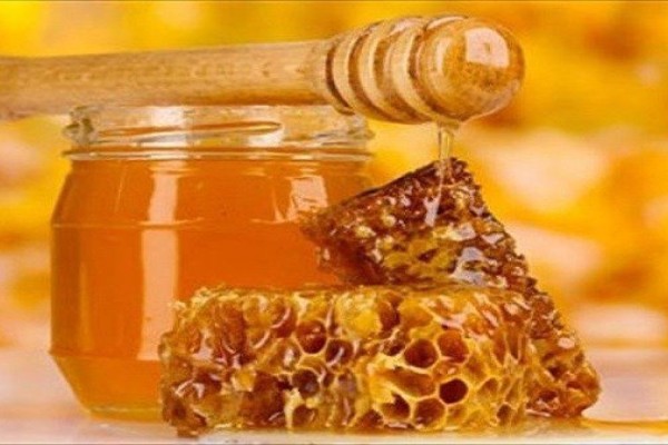 Δείτε τι θαύματα κάνει μία κουταλιά μέλι πριν πέσετε για ύπνο!