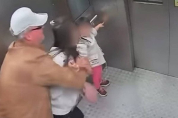 Βίντεο σοκ: Σεξουαλική παρενόχληση 54χρονου σε 13χρονη μέσα σε ασανσέρ