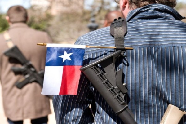 Δημόσια οπλοφορία χωρίς άδεια και με το νόμο στο Τέξας - Τι ισχύει στην Ελλάδα, πόσο εύκολα χορηγείται η άδεια