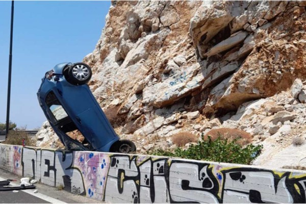 Τροχαίο στα Λιμανάκια Βουγιαγμένης - ΙΧ 