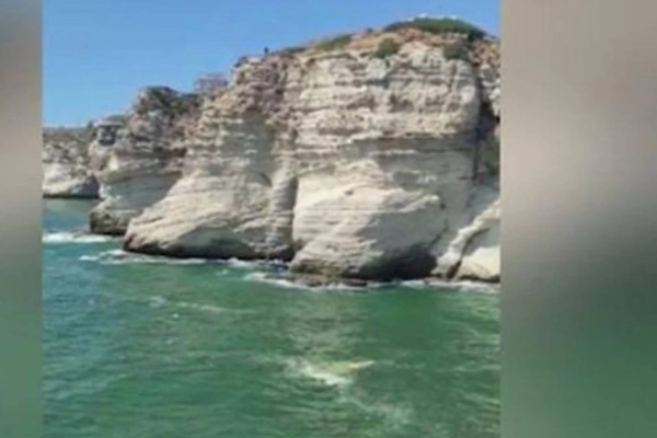Βίντεο σοκ: Άνδρας βουτά από γκρεμό 36 μέτρων και «σκάει» πάνω σε σκάφος