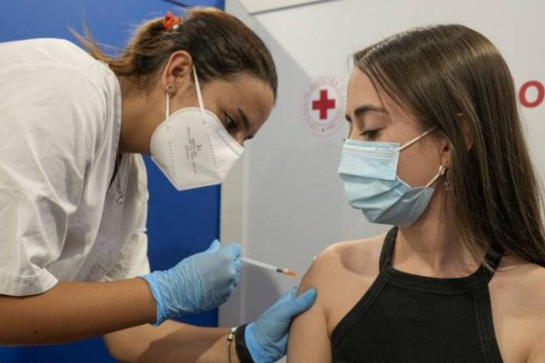 Εμβολιασμοί: Ανοίγει τον Αύγουστο η πλατφόρμα για τους 12 – 15 ετών